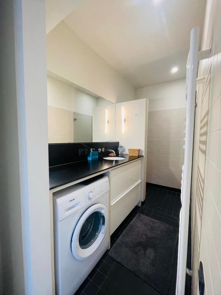 Down Town Penthouse With Private Parking Apartment Brussel Bagian luar foto